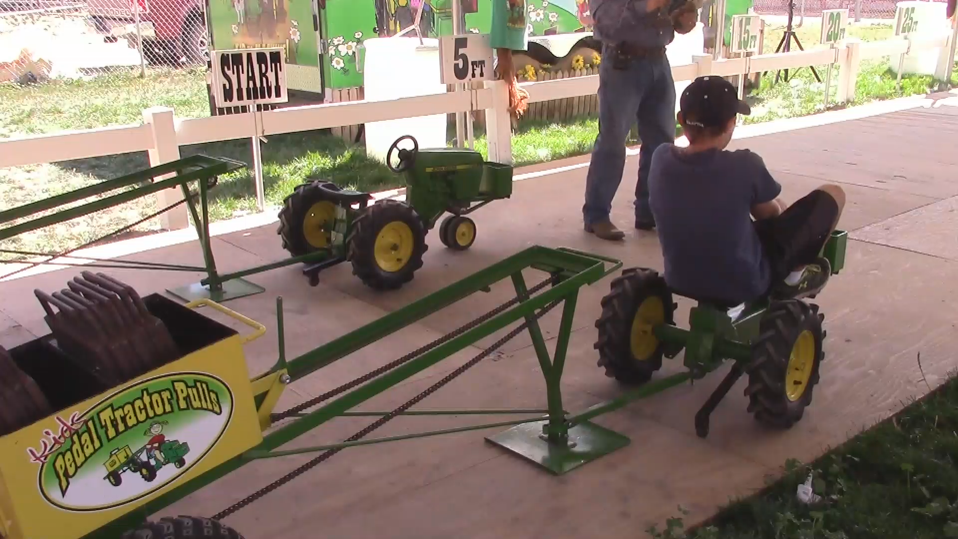 Thumbnail image for Kids Pedal Tractor Pull 2015